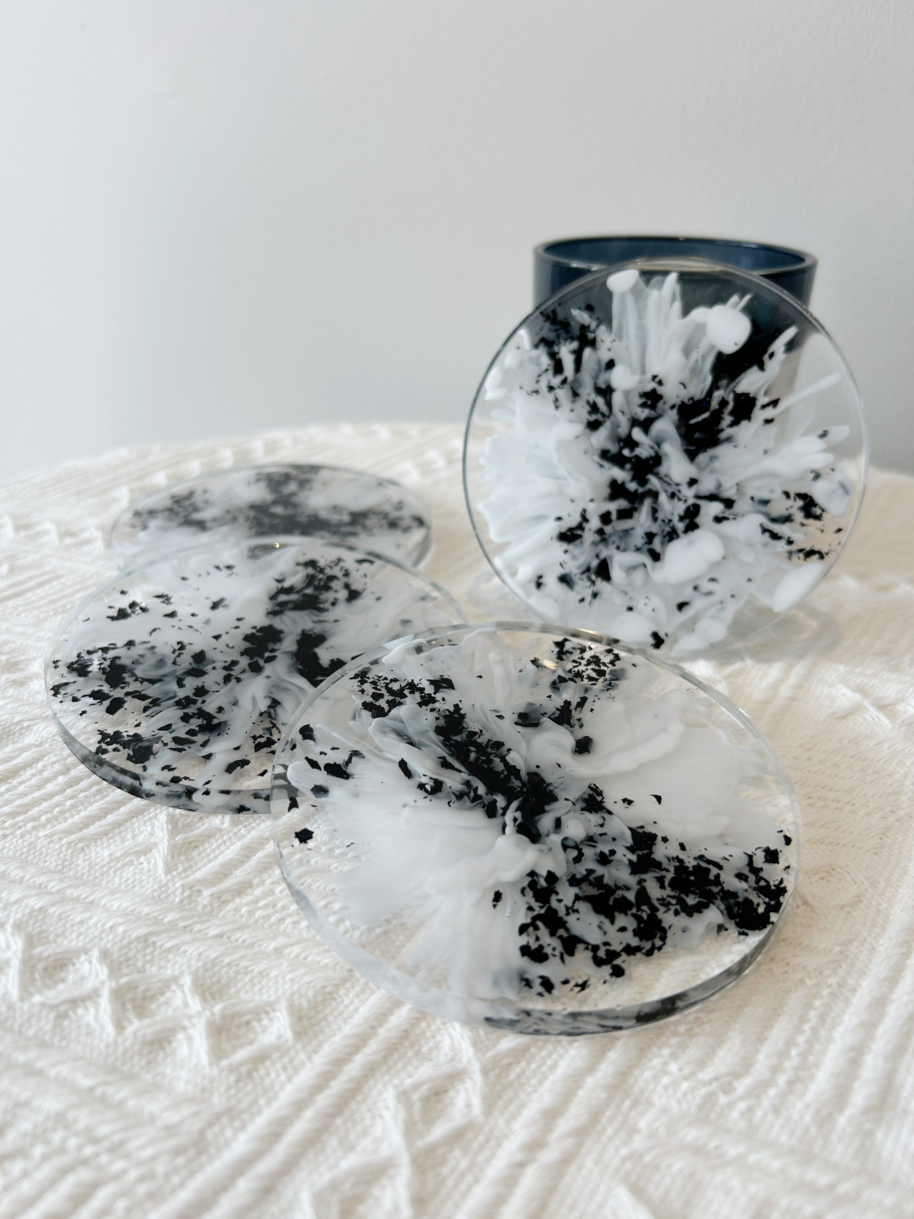 【Noir & Blanc】Handmade Resin Coasters (set of 4)
