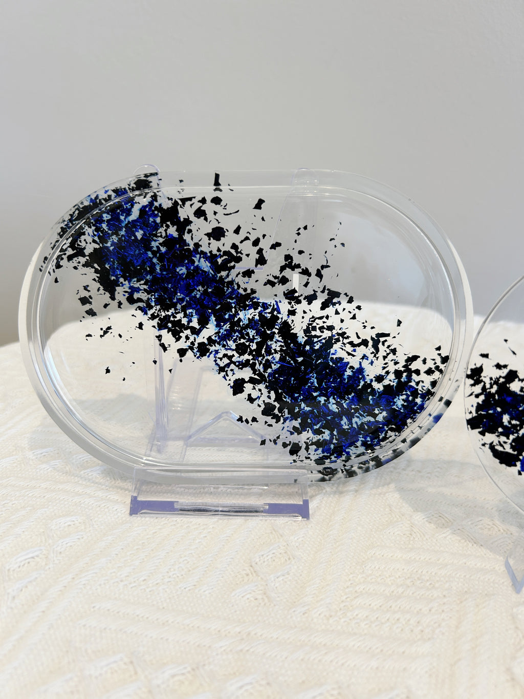 【Golden Elegance】Handmade Resin Coaster & Trinket Tray (2-piece set)