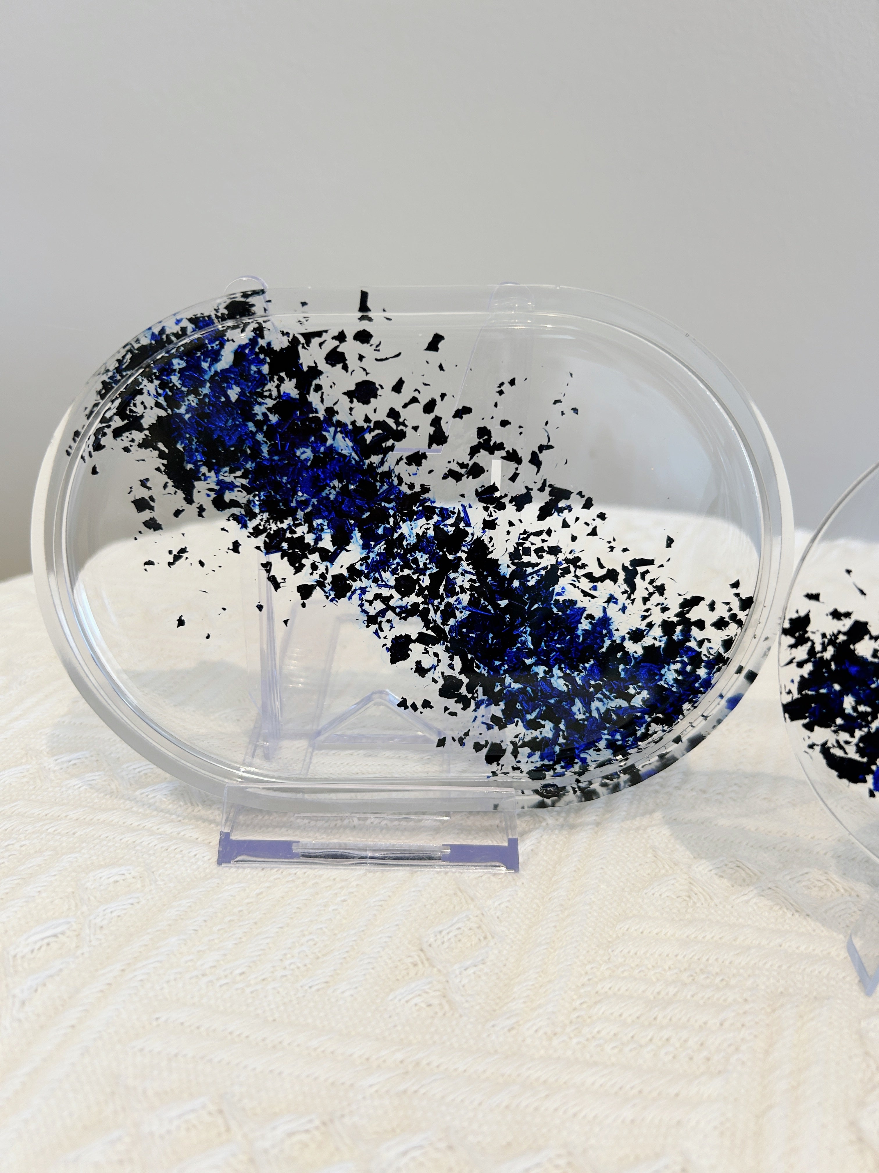 【Golden Elegance】Handmade Resin Coaster & Trinket Tray (2-piece set)